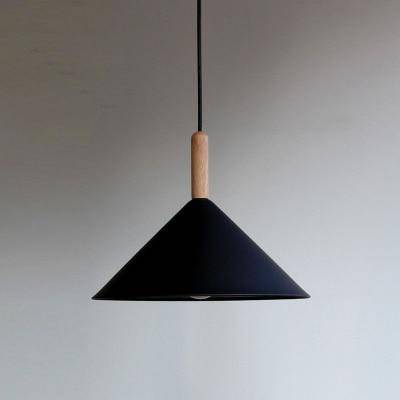 Suspension design cône en aluminium et support en bois
