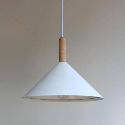 Suspension design cône en aluminium et support en bois