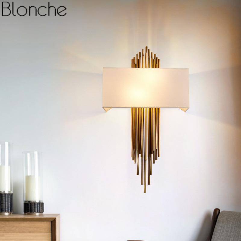 Applique murale design à LED dorée avec abat-jour blanc Luxury