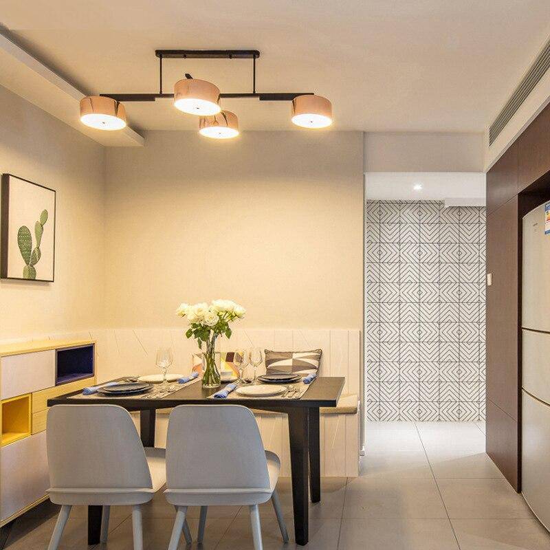 Lustre moderne avec abat-jour chromé