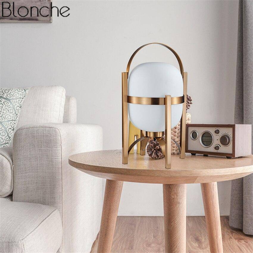 Lampe à poser design LED avec abat-jour arrondi et support métal Light - vue 3 sur 3