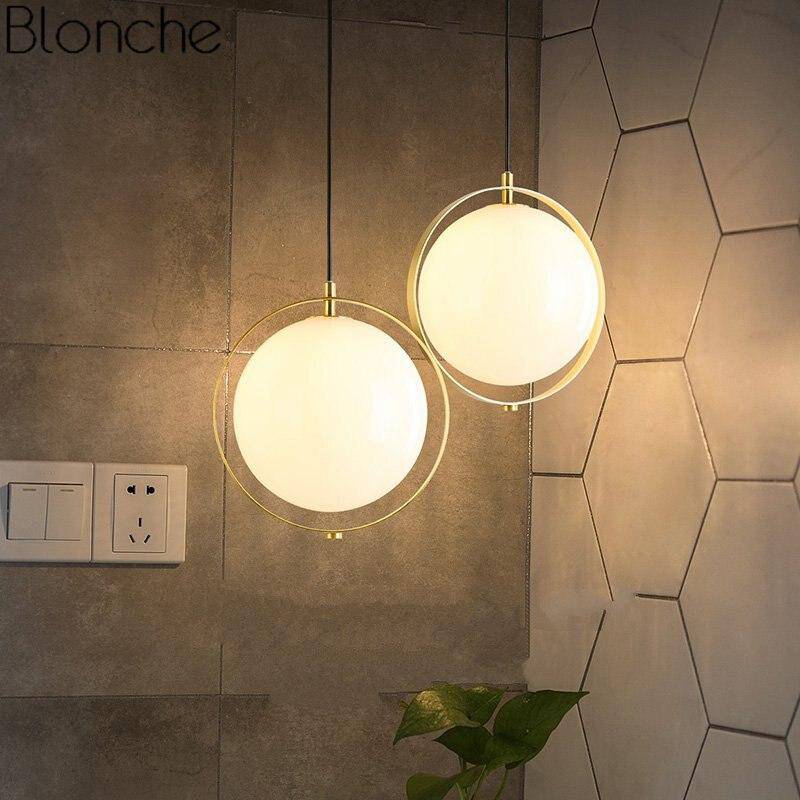 Suspension design LED boule en verre dans cercle doré - vue 3 sur 6