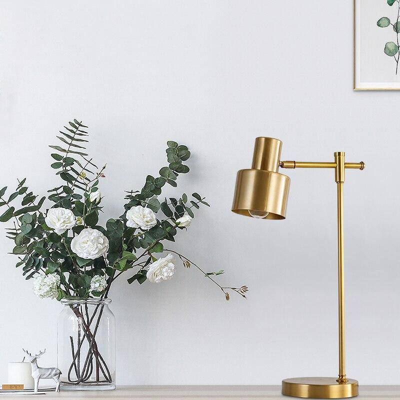 Lampe à poser design LED en métal doré avec abat-jour cylindrique - vue 4 sur 4