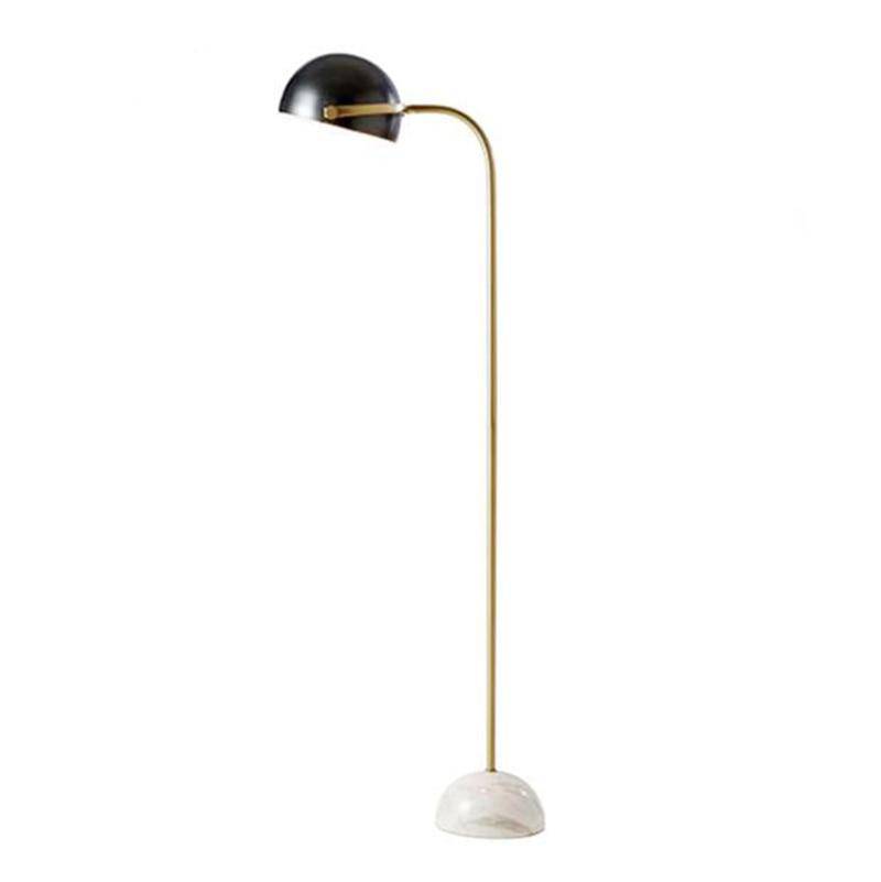 Lampadaire design doré avec abat-jour boule noire et base en marbre