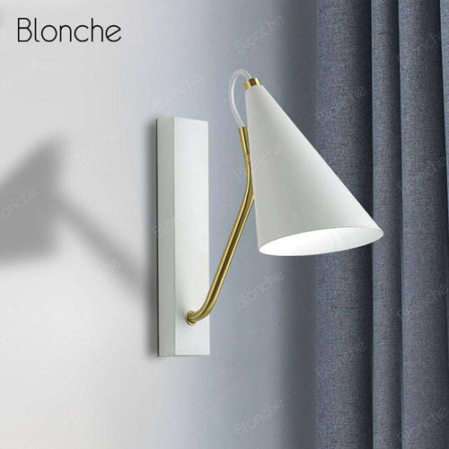 Applique murale design LED avec abat-jour arrondi et tige dorée Creative