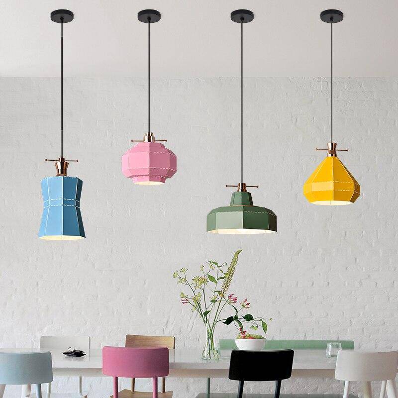 Suspension design LED en métal coloré style scandinave - vue 5 sur 12