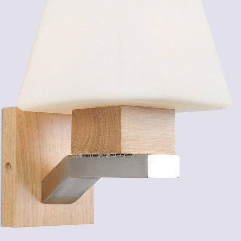 Applique murale en bois et abat-jour pyramide en verre - vue 2 sur 6