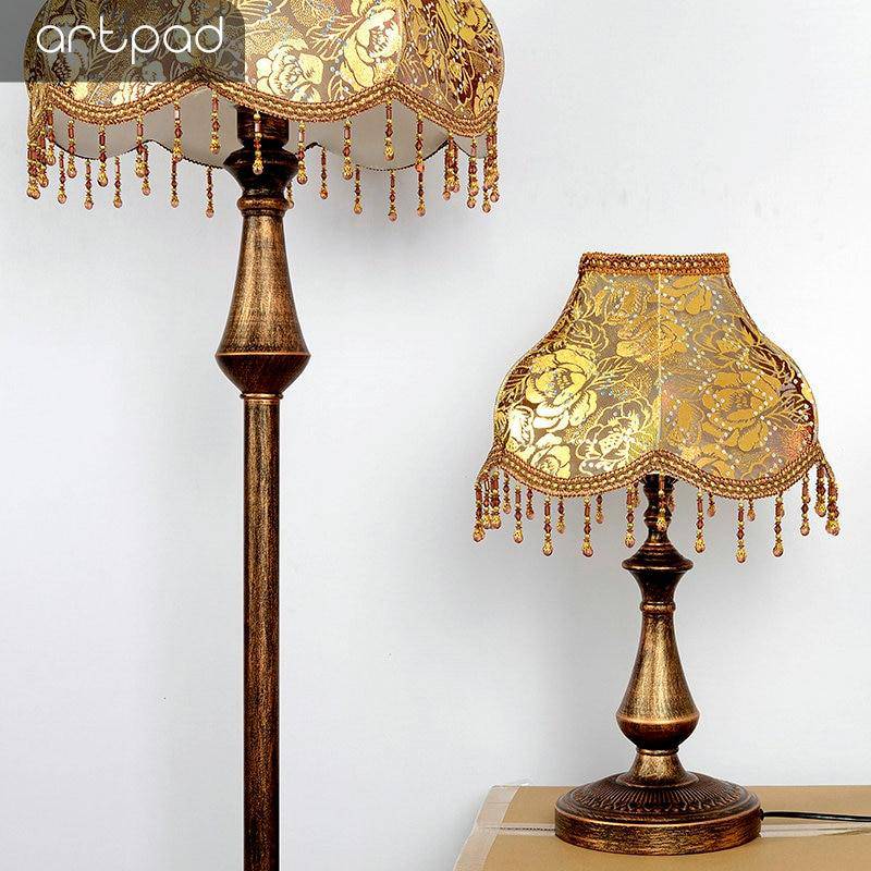 Lampadaire LED abat-jour en tissu sur pied
