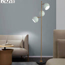 Lampadaire LED doré design avec lampes orientables blanches
