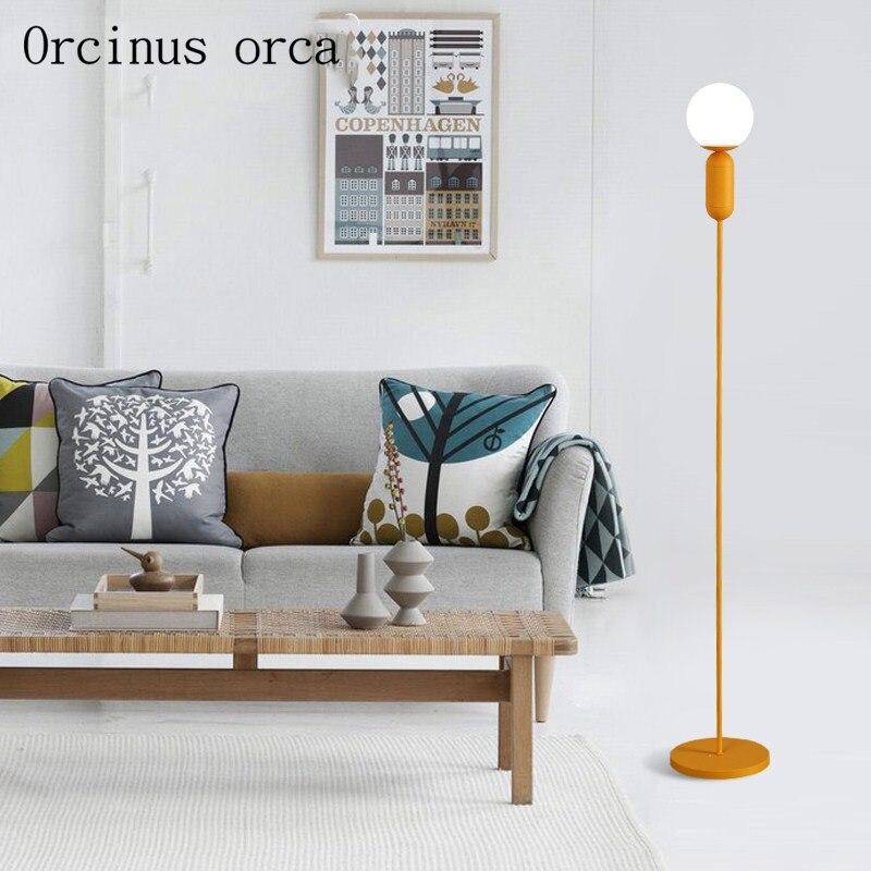 Modern minimalist floor lamp in candy colour - vue 6 sur 9