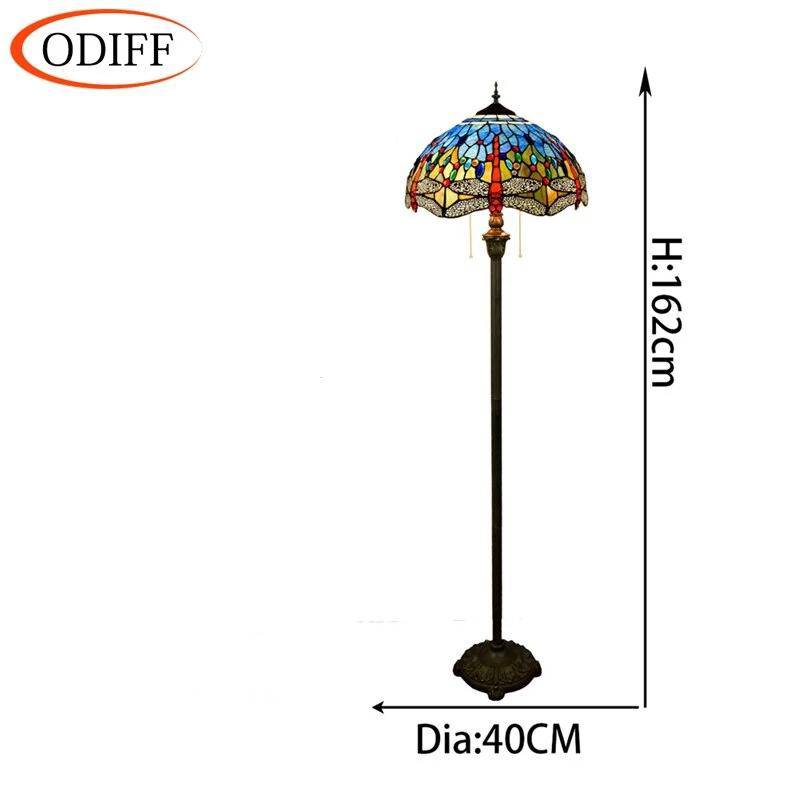 Lampadaire tiffany avec abat-jour en verre vitrail multicolore