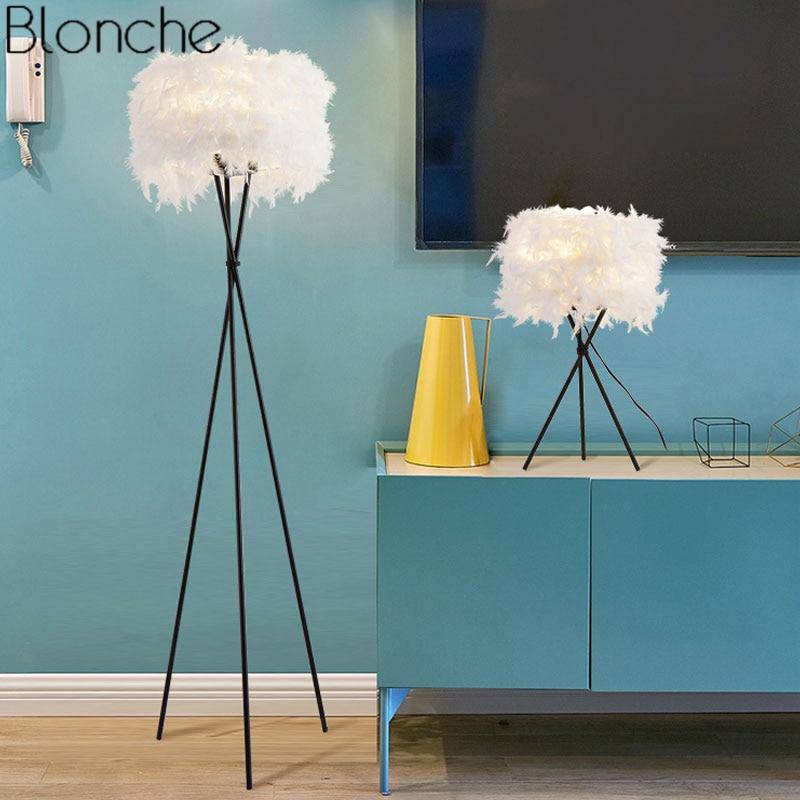 Lampadaire LED à plumes sur trois pieds Room - vue 4 sur 6