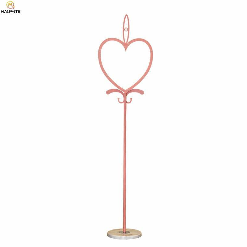 Lampadaire rose en forme de coeur Gift