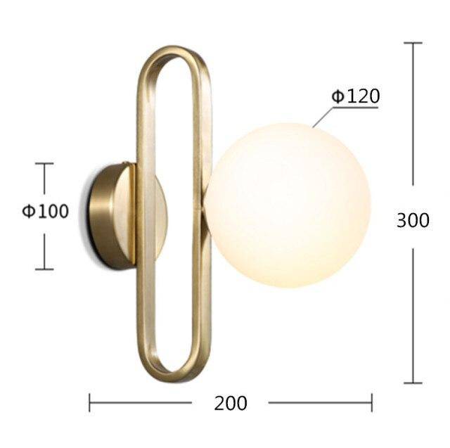 Applique murale design à LED avec anneau doré et boule en verre Sconce