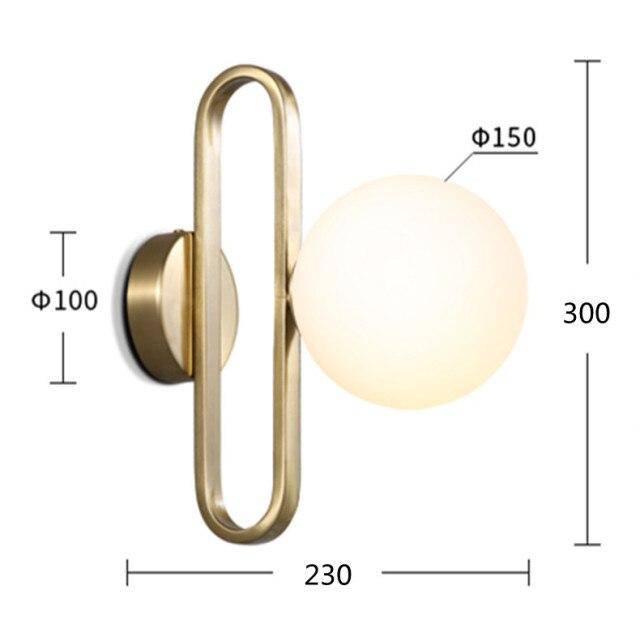Applique murale design à LED avec anneau doré et boule en verre Sconce