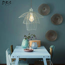 Suspension design en cage de couleur Concise