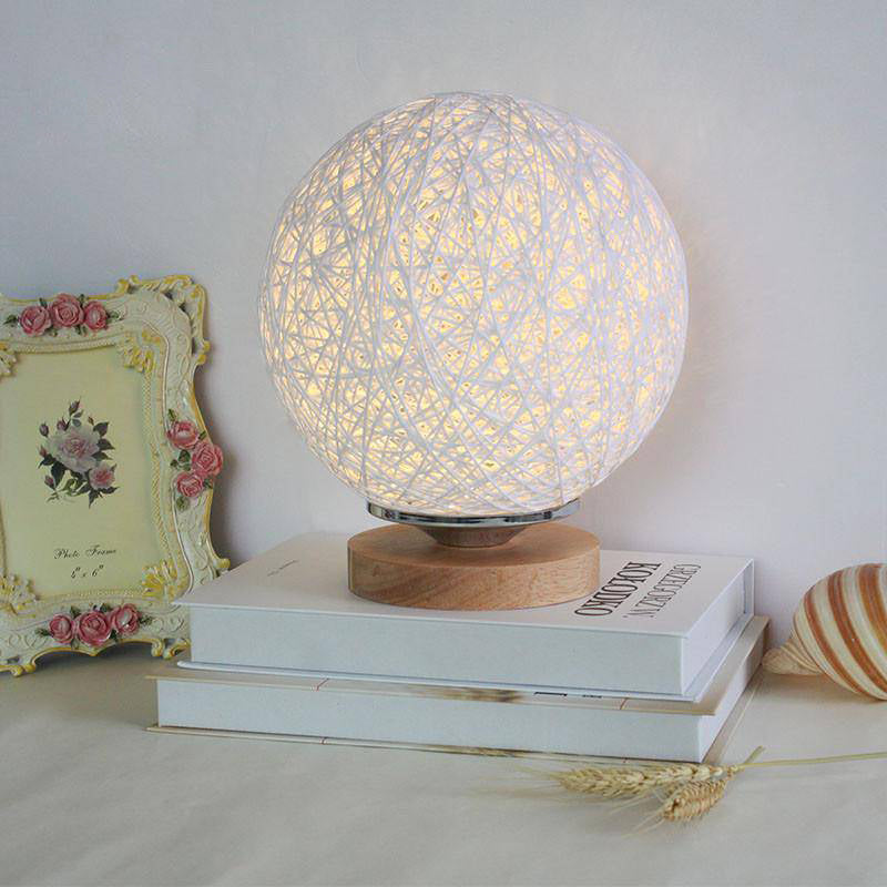 Lampe de chevet boule en bois - vue 3 sur 6