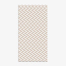 Tapis rectangle scandinave aux formes géométriques roses et blanches